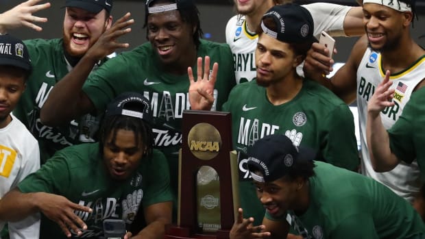 Baylor_Final_Four_Trophy_Celebration